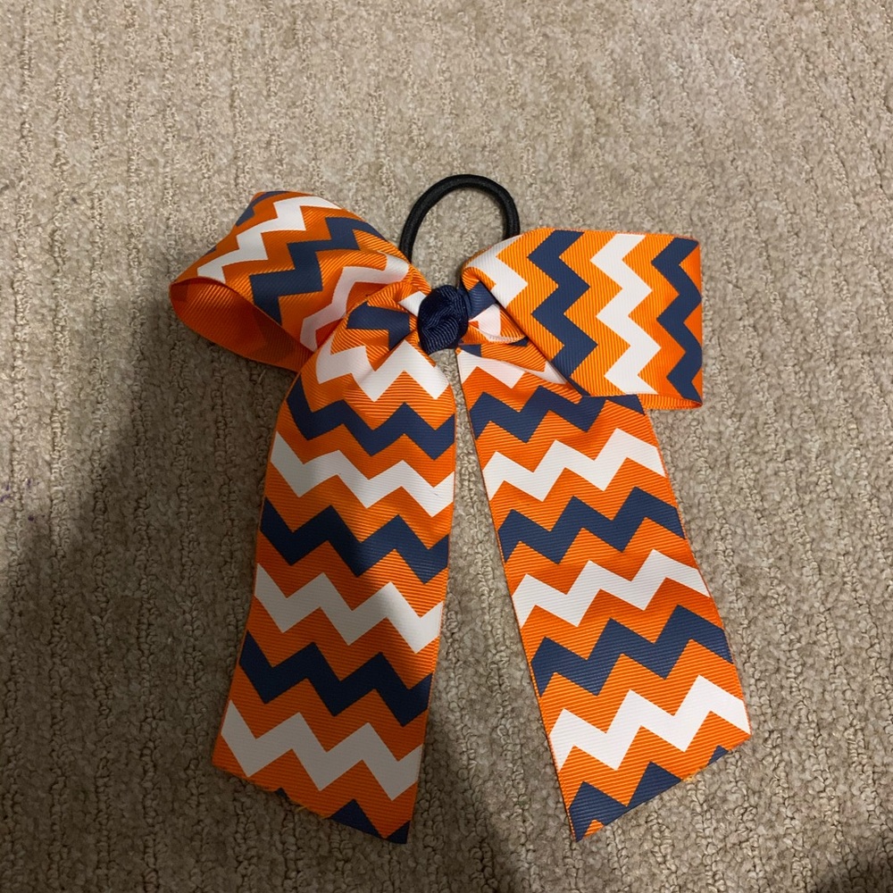 Hair bow with hair tie